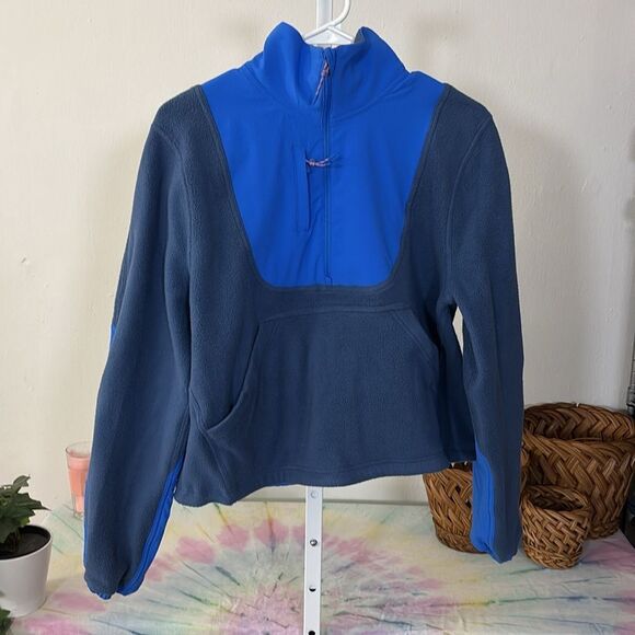 Lululemon Fleece + Ripstop Hiking Pullover
Pitch Blue / Pipe Dream Blue size 6 - Picture 3 of 9
